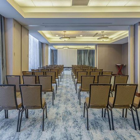 Hilton Garden Inn Indianapolis Downtown Bagian luar foto